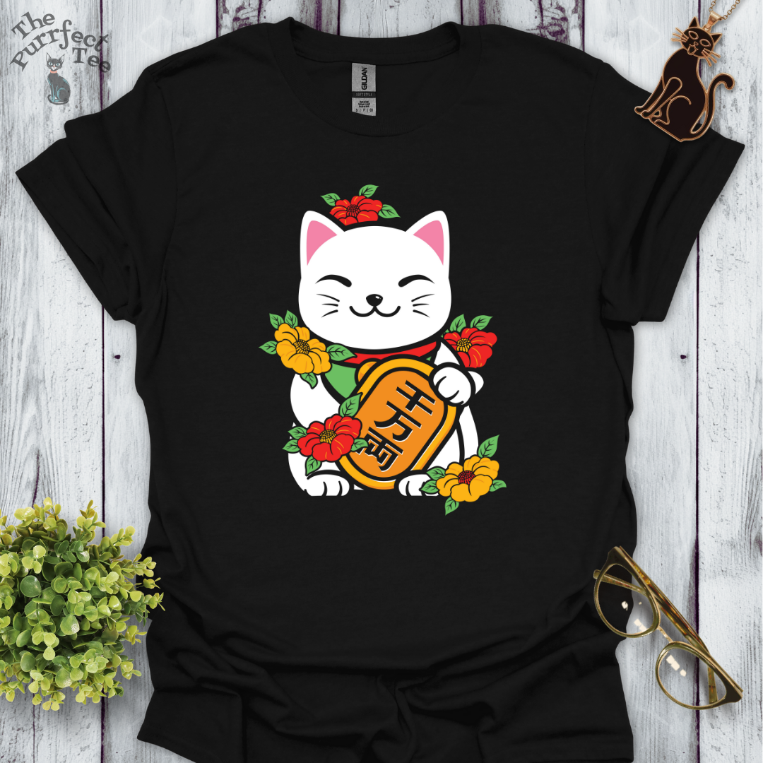 Lucky cat with sign